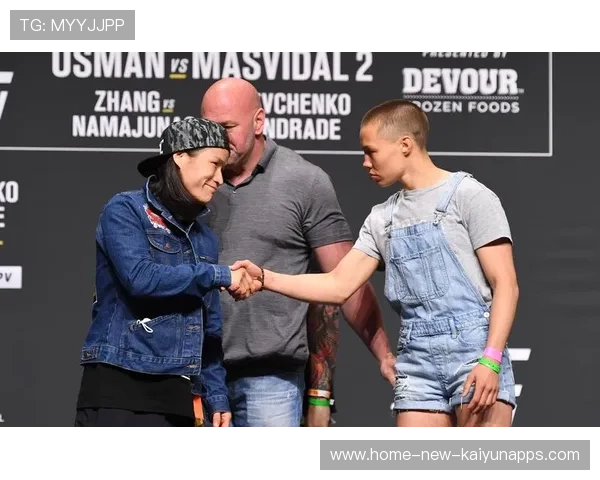 UFC开场飞膝命中,引爆尖叫——激情瞬间点燃格斗迷的心 UFC开场飞膝命中,引爆尖叫——激情瞬间点燃格斗迷的心